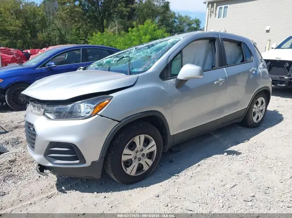 3GNCJKSB1HL289934 2017 CHEVROLET TRAX - Image 2