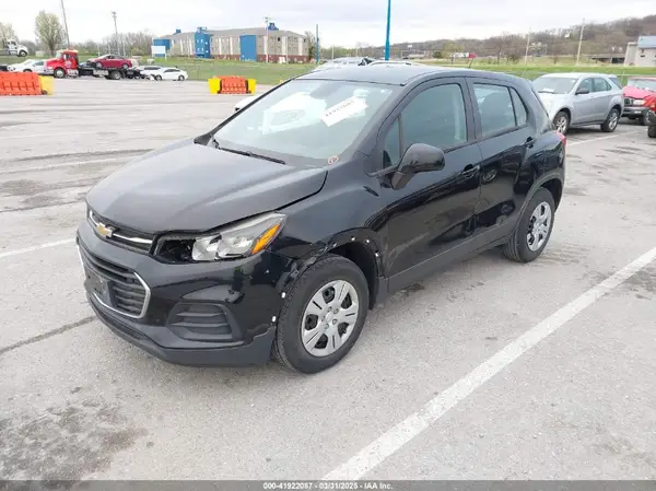 3GNCJKSB1JL156483 2018 CHEVROLET TRAX - Image 2