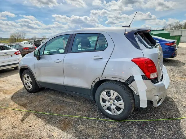 3GNCJKSB1JL165068 2018 CHEVROLET TRAX - Image 2