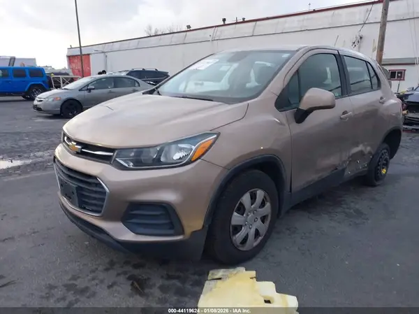 3GNCJKSB1JL178502 2018 CHEVROLET TRAX - Image 2