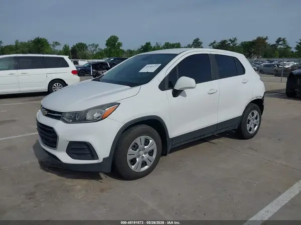 3GNCJKSB1JL195588 2018 CHEVROLET TRAX - Image 2