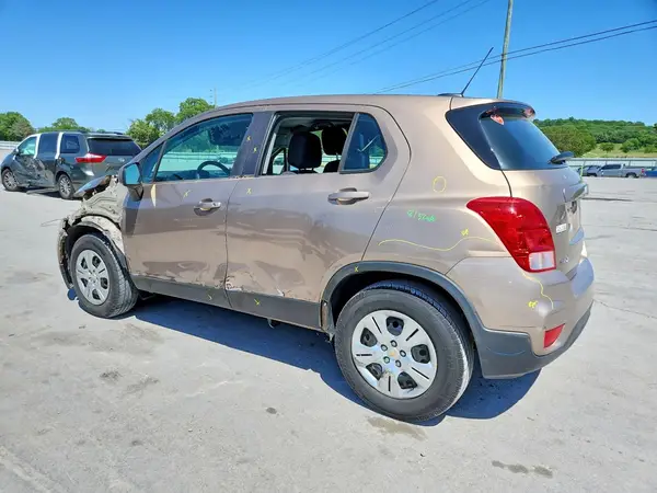 3GNCJKSB1JL206346 2018 CHEVROLET TRAX - Image 2