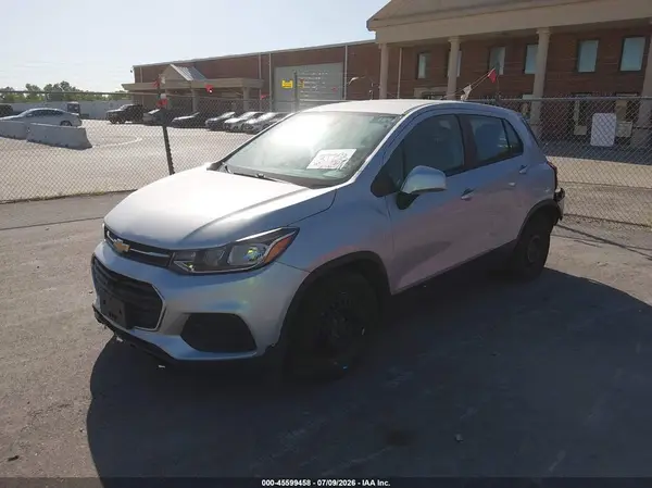 3GNCJKSB1JL217928 2018 CHEVROLET TRAX - Image 2
