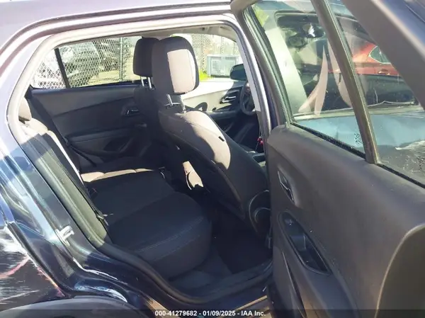 3GNCJKSB1JL221946 2018 CHEVROLET TRAX - Image 8