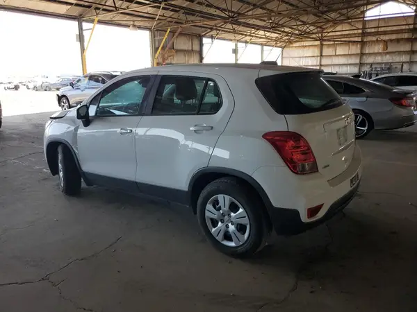 3GNCJKSB1JL233336 2018 CHEVROLET TRAX - Image 2