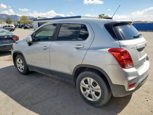 3GNCJKSB1JL237743 2018 CHEVROLET TRAX - Image 2