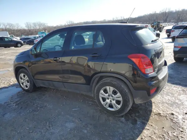 3GNCJKSB1JL257068 2018 CHEVROLET TRAX - Image 2