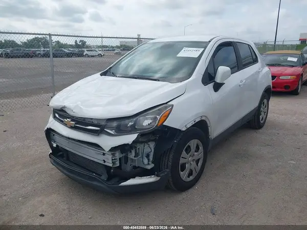 3GNCJKSB1JL260987 2018 CHEVROLET TRAX - Image 2