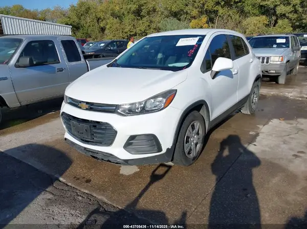 3GNCJKSB1JL284822 2018 CHEVROLET TRAX - Image 2