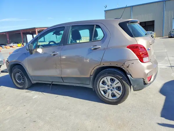 3GNCJKSB1JL286005 2018 CHEVROLET TRAX - Image 2
