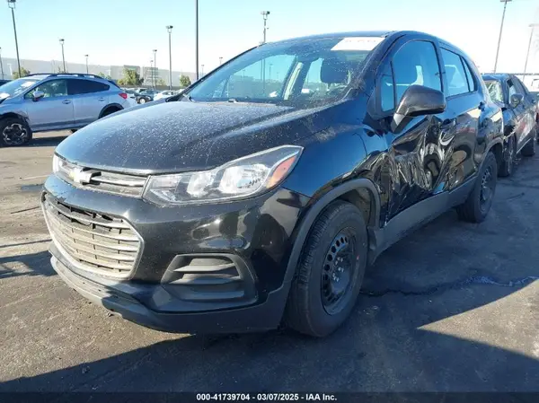 3GNCJKSB1JL330732 2018 CHEVROLET TRAX - Image 2