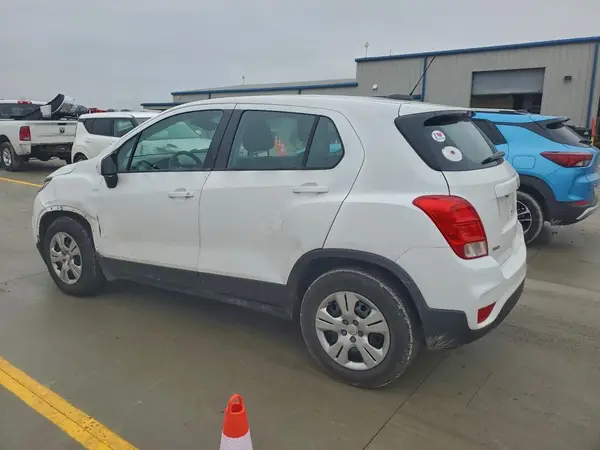 3GNCJKSB1JL375315 2018 CHEVROLET TRAX - Image 2