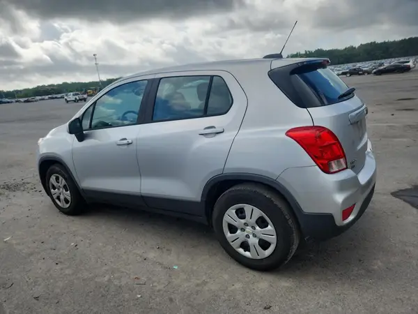 3GNCJKSB1JL411438 2018 CHEVROLET TRAX - Image 2