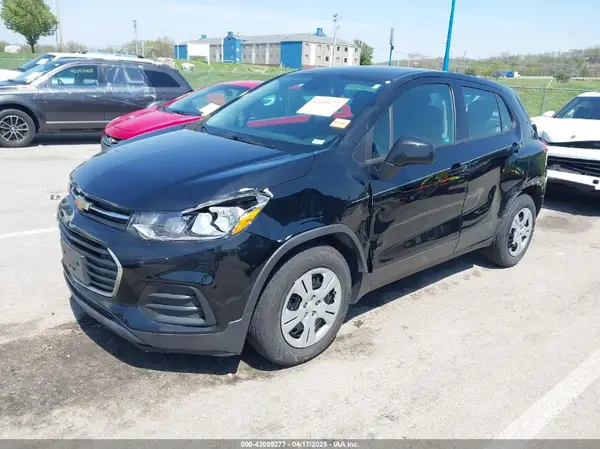3GNCJKSB1JL419524 2018 CHEVROLET TRAX - Image 2