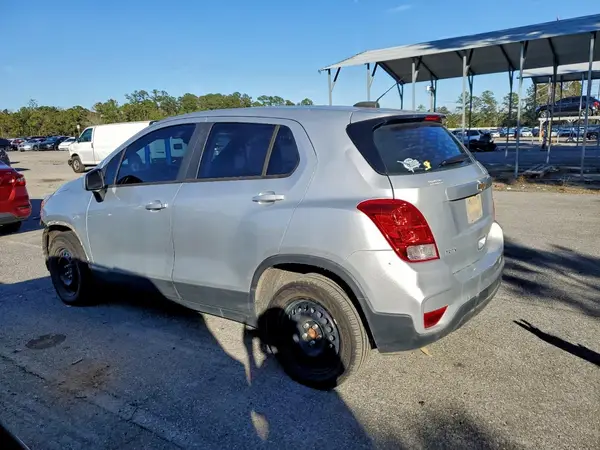 3GNCJKSB1JL419913 2018 CHEVROLET TRAX - Image 2