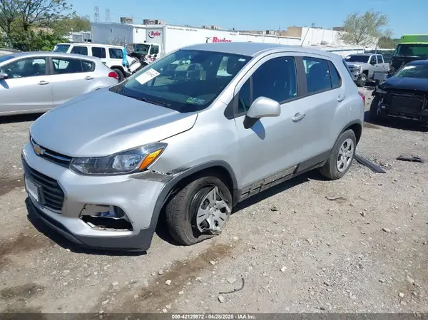 3GNCJKSB1JL420107 2018 CHEVROLET TRAX - Image 2