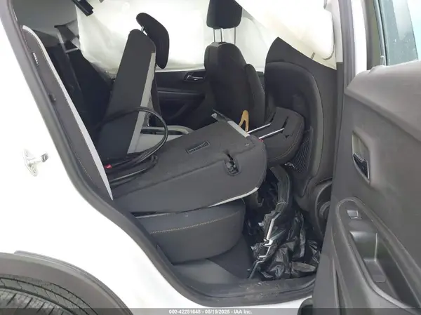 3GNCJKSB1KL130676 2019 CHEVROLET TRAX - Image 8