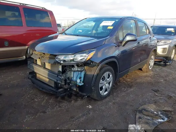 3GNCJKSB1KL130970 2019 CHEVROLET TRAX - Image 2