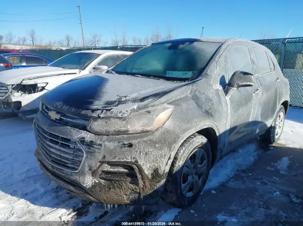 3GNCJKSB1KL154752 2019 CHEVROLET TRAX - Image 2