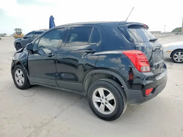 3GNCJKSB1KL205876 2019 CHEVROLET TRAX - Image 2