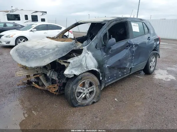 3GNCJKSB1KL207367 2019 CHEVROLET TRAX - Image 2