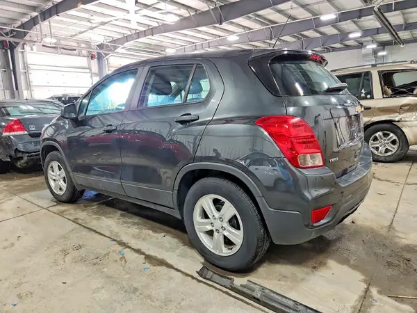 3GNCJKSB1KL225805 2019 CHEVROLET TRAX - Image 2