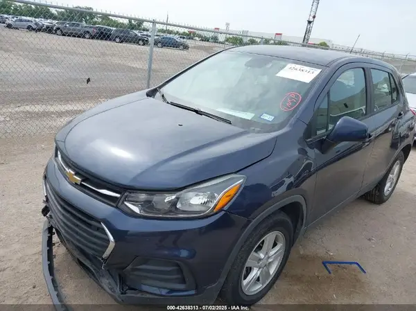 3GNCJKSB1KL232558 2019 CHEVROLET TRAX - Image 2
