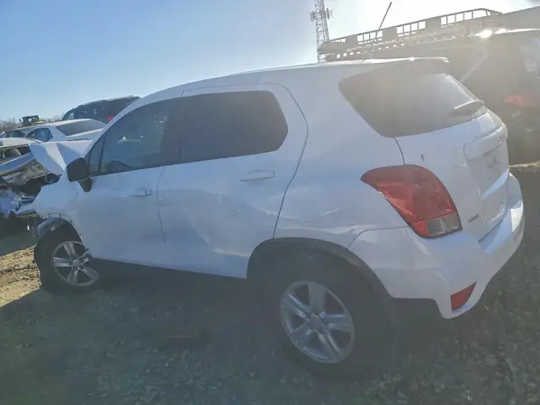 3GNCJKSB1KL258710 2019 CHEVROLET TRAX - Image 2