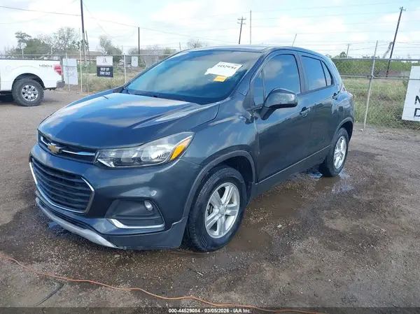 3GNCJKSB1KL265639 2019 CHEVROLET TRAX - Image 2