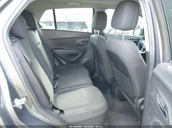 3GNCJKSB1KL265639 2019 CHEVROLET TRAX - Image 8