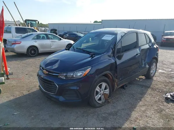 3GNCJKSB1KL267407 2019 CHEVROLET TRAX - Image 2