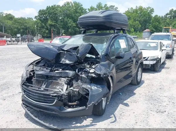 3GNCJKSB1KL268976 2019 CHEVROLET TRAX - Image 2