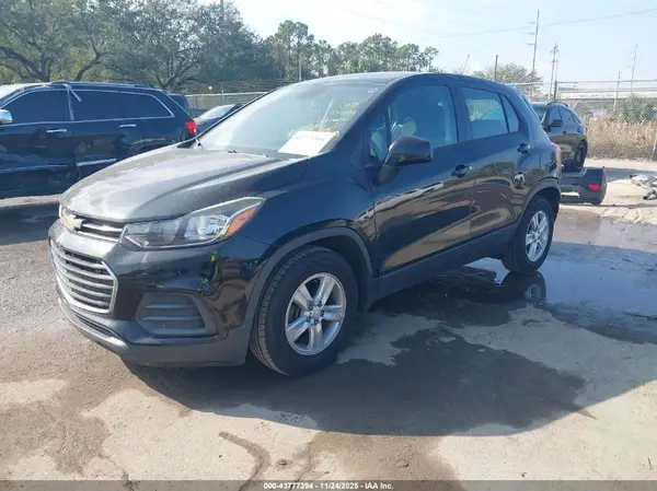 3GNCJKSB1KL302236 2019 CHEVROLET TRAX - Image 2