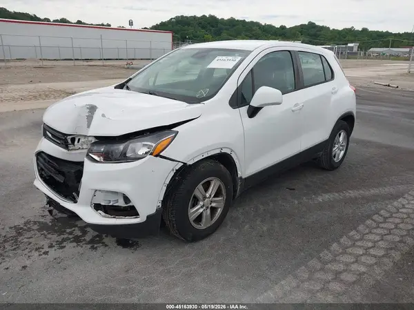 3GNCJKSB1KL323409 2019 CHEVROLET TRAX - Image 2