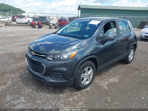 3GNCJKSB1KL327556 2019 CHEVROLET TRAX - Image 2