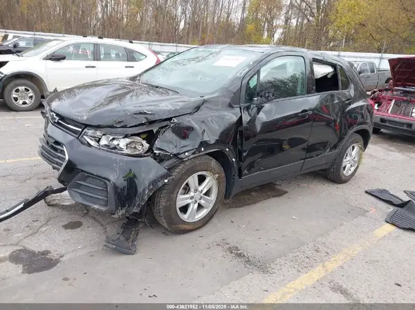 3GNCJKSB1KL331946 2019 CHEVROLET TRAX - Image 2
