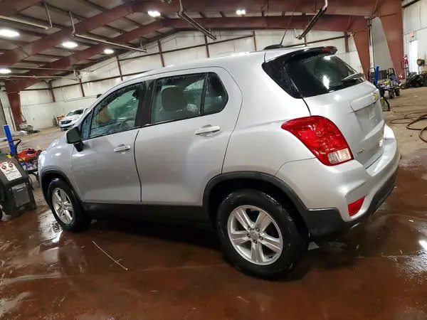 3GNCJKSB1KL335589 2019 CHEVROLET TRAX - Image 2