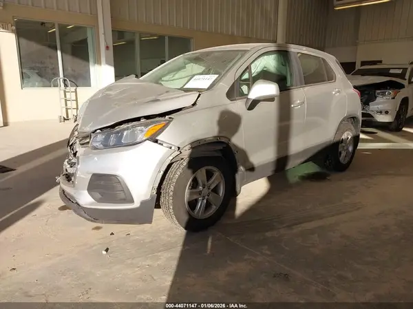 3GNCJKSB1KL336953 2019 CHEVROLET TRAX - Image 2