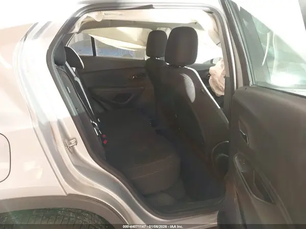 3GNCJKSB1KL336953 2019 CHEVROLET TRAX - Image 8
