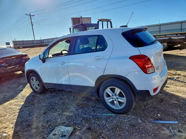 3GNCJKSB1KL343529 2019 CHEVROLET TRAX - Image 2