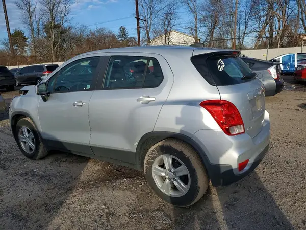 3GNCJKSB1KL355423 2019 CHEVROLET TRAX - Image 2