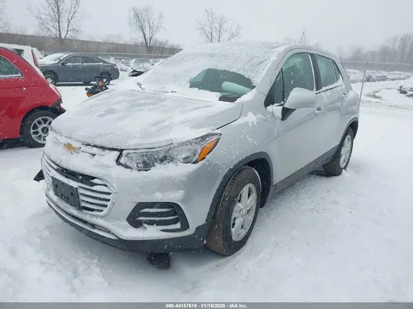 3GNCJKSB1KL357883 2019 CHEVROLET TRAX - Image 2