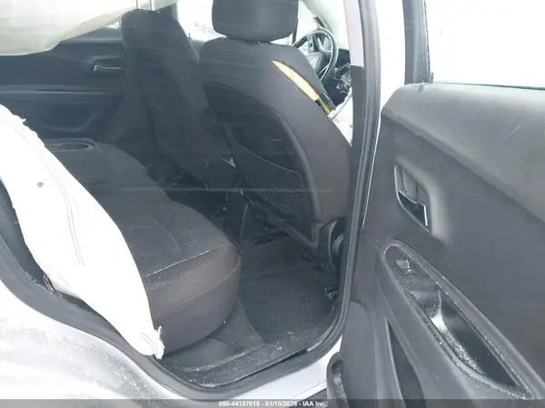 3GNCJKSB1KL357883 2019 CHEVROLET TRAX - Image 8