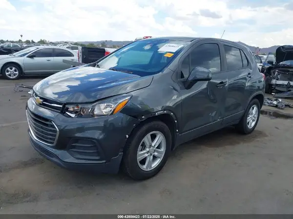 3GNCJKSB1KL364395 2019 CHEVROLET TRAX - Image 2