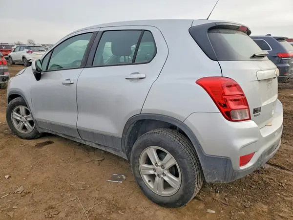 3GNCJKSB1KL396103 2019 CHEVROLET TRAX - Image 2