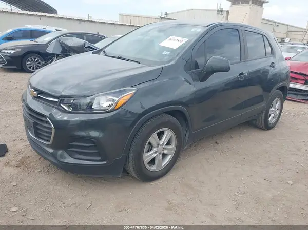 3GNCJKSB1KL399308 2019 CHEVROLET TRAX - Image 2