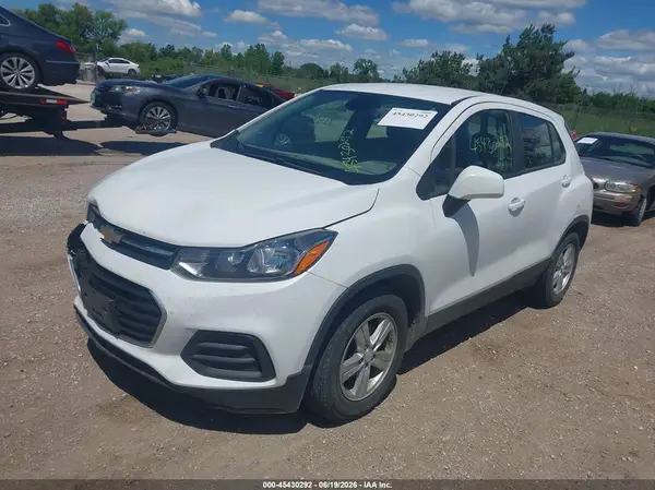 3GNCJKSB1KL400893 2019 CHEVROLET TRAX - Image 2