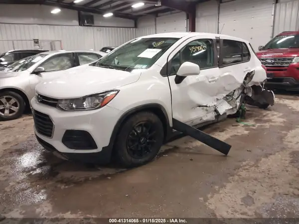 3GNCJKSB1KL403194 2019 CHEVROLET TRAX - Image 2