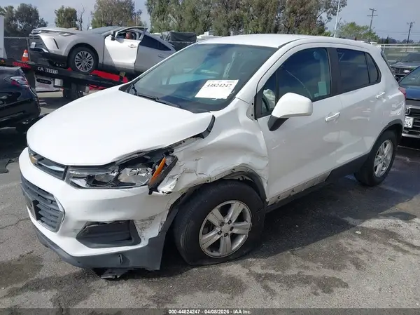 3GNCJKSB1KL406015 2019 CHEVROLET TRAX - Image 2