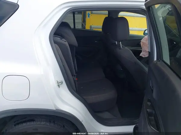 3GNCJKSB1KL406015 2019 CHEVROLET TRAX - Image 8